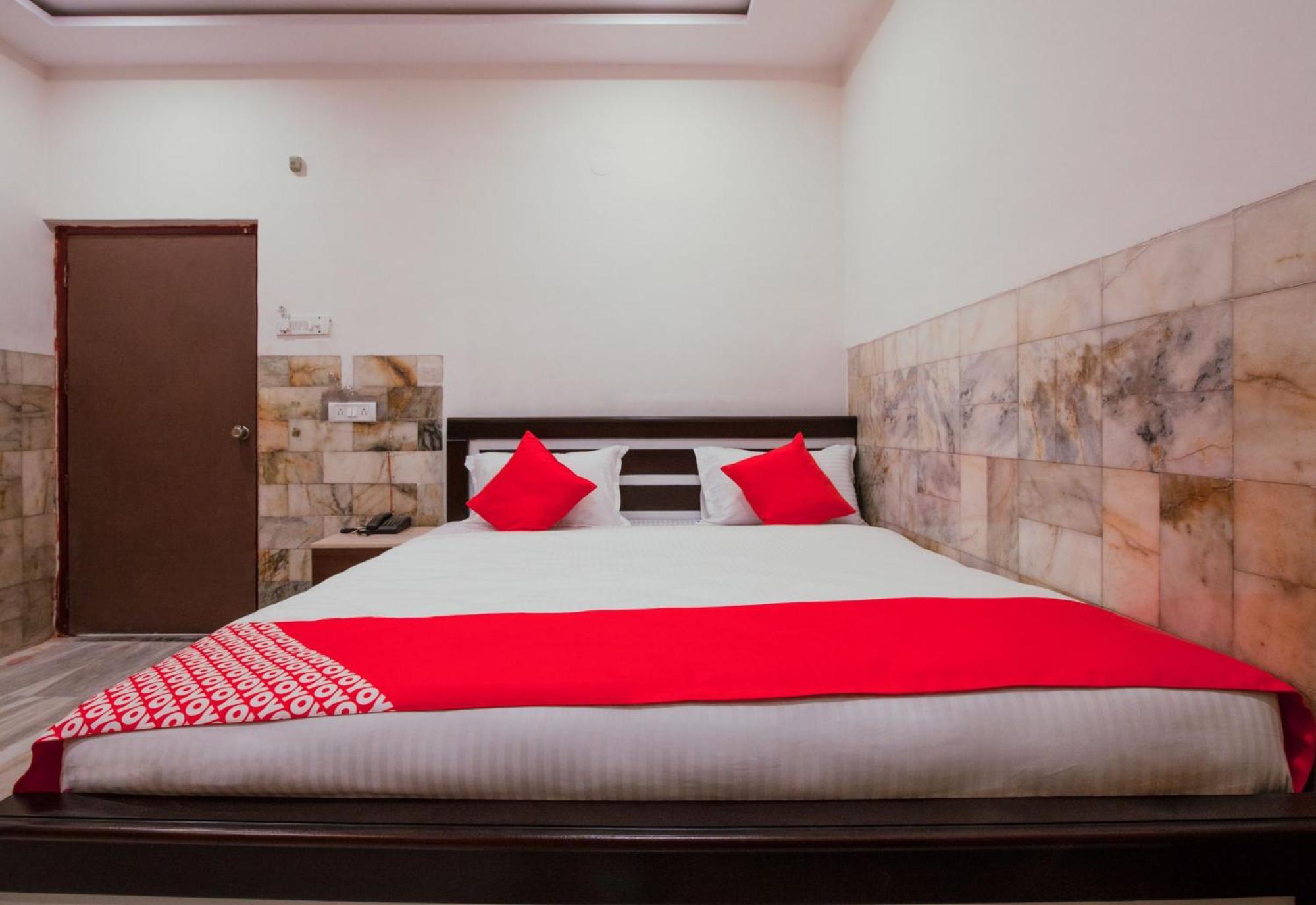 OYO 22907 Hotel Holiday Secundurabad Buitenkant foto